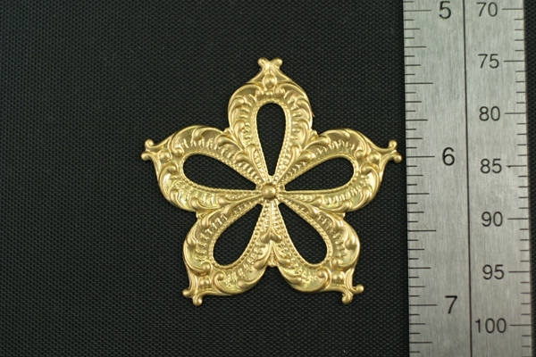 1pc VINTAGE STYLE RAW BRASS VICTORIAN ORNAMENTAL FLOWER CONNECTOR FINDING