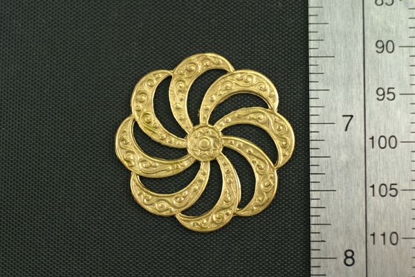 1pc VINTAGE STYLE RAW BRASS VICTORIAN ROUND ORNAMENTAL CONNECTOR FINDING