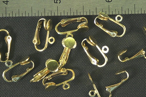 24pc RAW BRASS EARCLIP WITH LOOP AND 5.5mm PLATE FOR CAB FINDING JEWELRY LOT E11-24