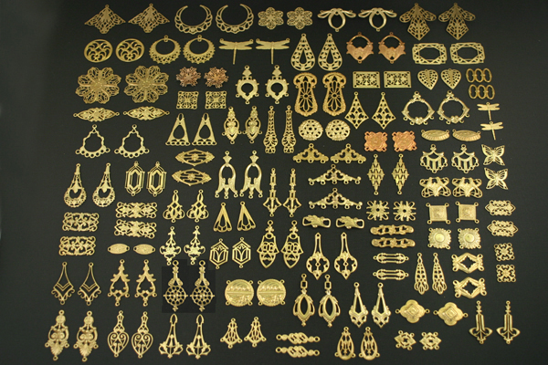 150pc VINTAGE STYLE RAW BRASS FINDINGS CONNECTOR LOT