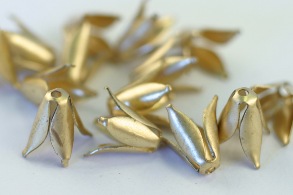 12pc VINTAGE STYLE 11mm RAW BRASS 4 PETAL FLOWER BEAD CAP BC38-12